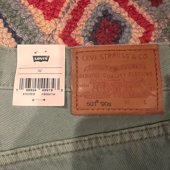 Levi’s Women’s High-Rise Jean Shorts – Light Green, Size 32 - Picture 3 of 3